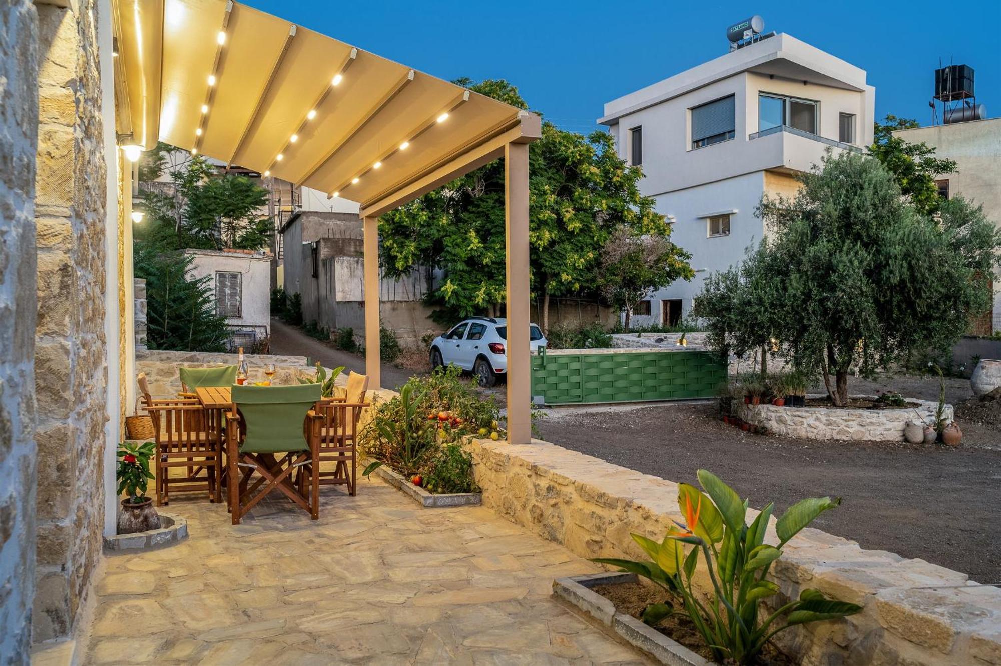 Papadia Luxury Apartments Pitsidia Exterior photo